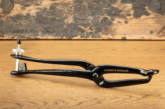 Langer & Messmer Hallux Valgus Pliers incl. Leather Stretcher Spray